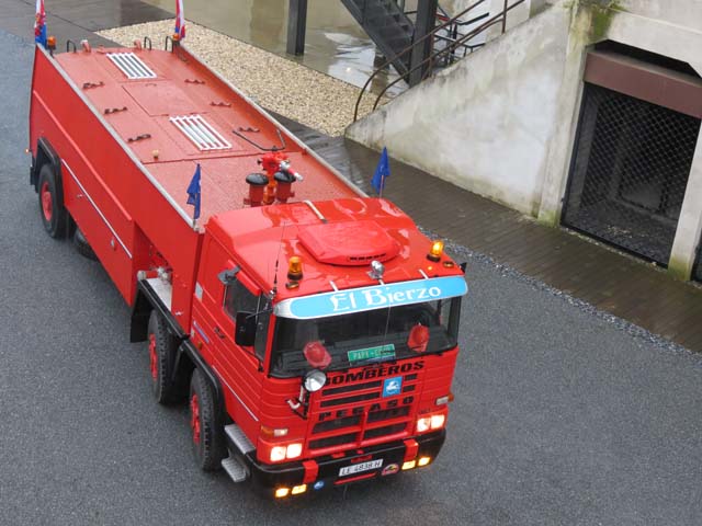 Pegaso 1183 en versión 6X2 de bomberos.